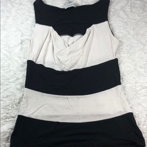 🖤🤍Carmen Stripped Top w/ exposed back - Picture 2 of 5